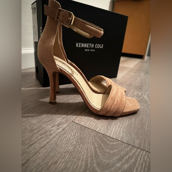 Kenneth Cole Beige Ankle Strap Heels - Picture 1 of 6